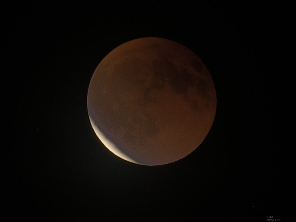 Mondfinsternis kurz nach dem 3. Kontakt